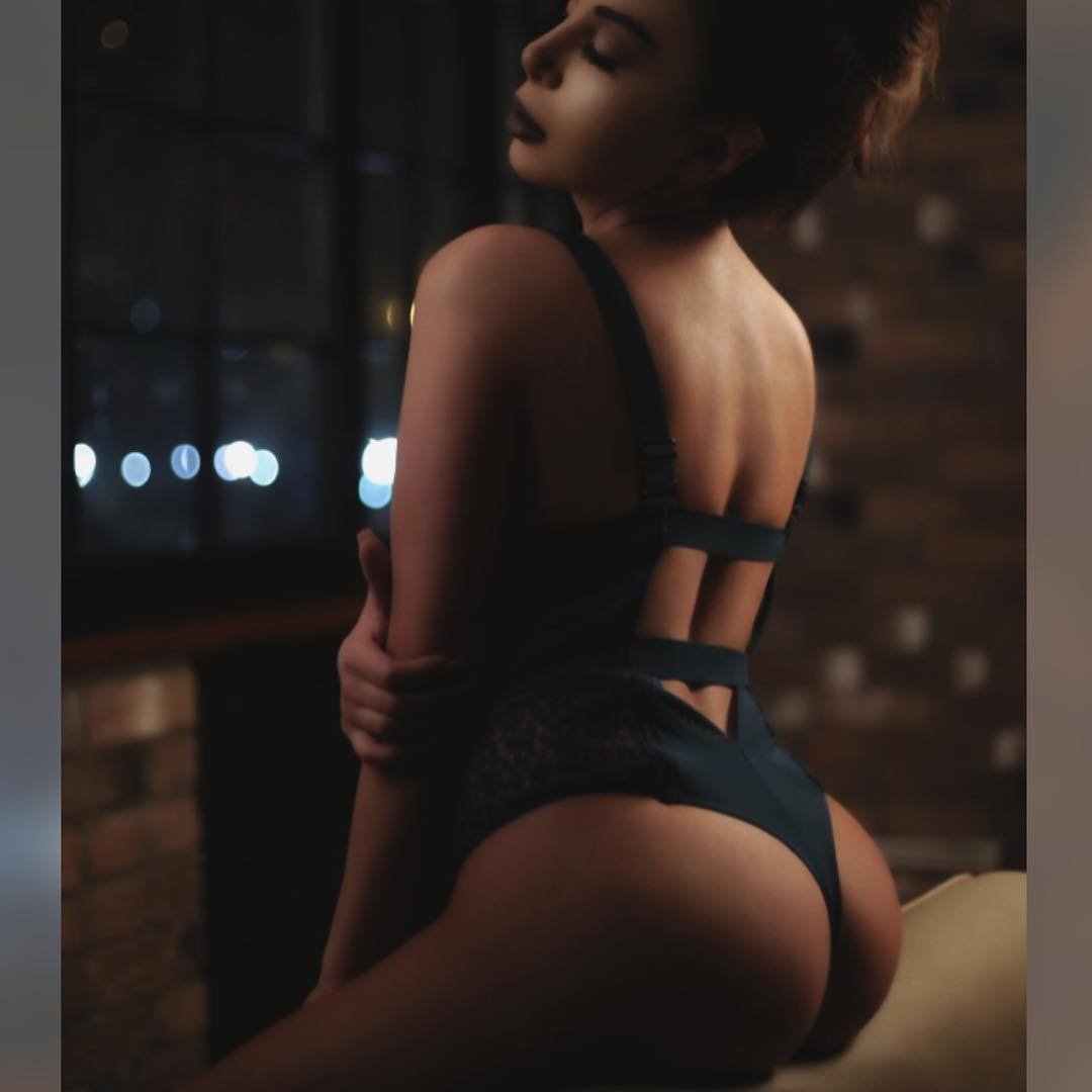 Лейла алиева порно русская анальная девка снимает на видео секс с похожей на девочку русской телкой