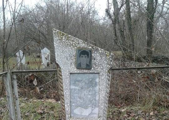 “Şəhid məzarı baxımsız vəziyyətdədir” – FOTOLAR