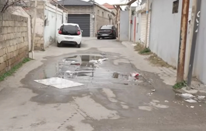 Xırdalanda içməli su küçəyə axır: 