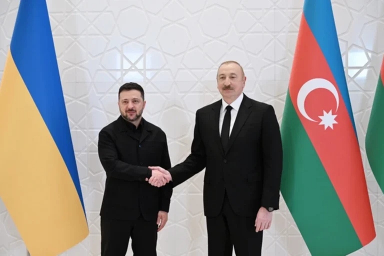 İlham Əliyev Volodimir Zelenskini təbrik edib