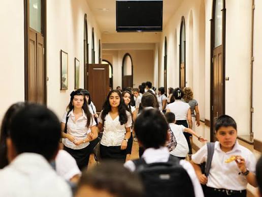 Deputat: Məktəblərdə tərbiyə məsələsi arxa planda qalıb