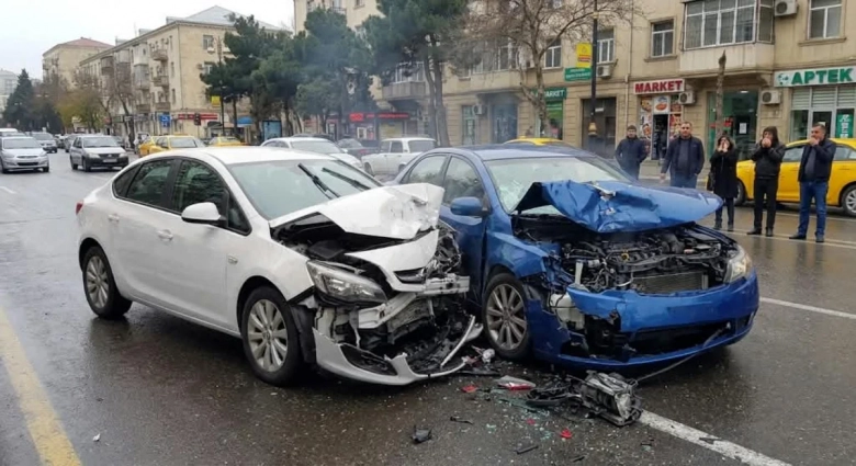 Zərdabda iki avtomobil toqquşdu: Xəsarət alanlar var