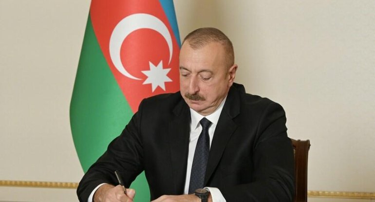Prezident tikinti ilə bağlı komissiya yaratdı, Şahin Mustafayevə yeni vəzifə verdi